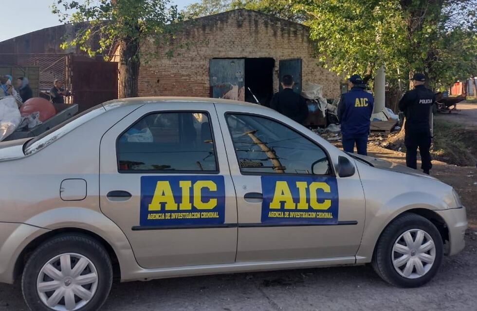 Femicidio en Carcarañá: matan a puñaladas a una mujer y buscan a su pareja