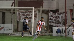 Ibánez festeja la apertura del marcador para 9 de Julio