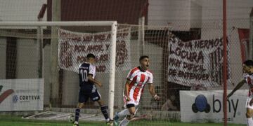 Ibánez festeja la apertura del marcador para 9 de Julio