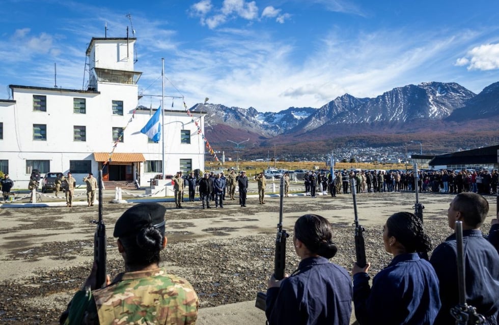 Jóvenes Voluntarios y Voluntarias Concluyeron su Capacitación Militar y Naval