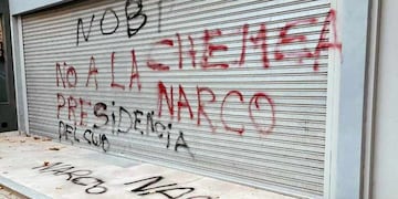 Este domigo vandalizaron el local del vicepresidente rojinegro Cristian D'Amico en la zona sur. (@teleferosario)
