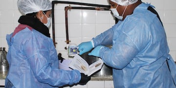 "La Vaca Mecánica" es una máquina procesadora de soja diseñada para la elaboración automática de leche de soja y subproductos. Es un equipo semi-industrial, de simple manejo y bajo mantenimiento, orientado a proyectos sociales, comedores comunitarios y hospitales.