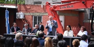 Osvaldo Jaldo destacó la importancia de las obras y equipamientos entregados para garantizar un uso eficiente del recurso.