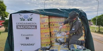 Decomisan 260 kilogramos de marihuana en el ingreso a la provincia de Misiones.