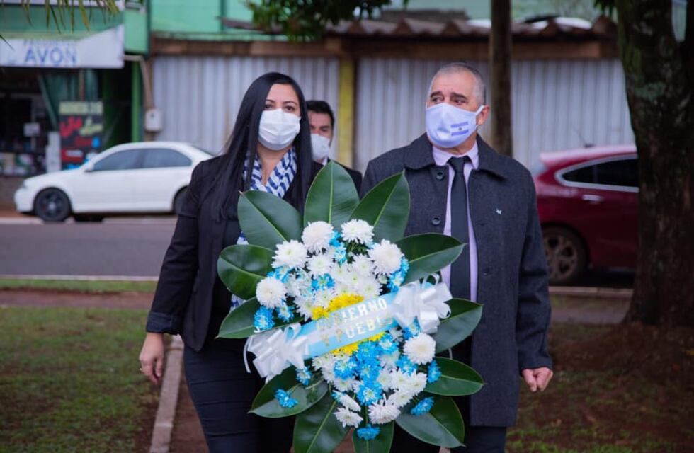 Día de la Bandera: realizaron una ofrenda en el monumento a Manuel Belgrano