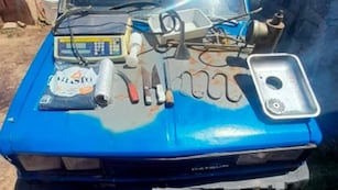 La Policía secuestró diversas herramientas utilizadas para la faena en Córdoba.