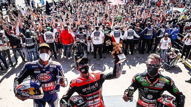 Redding escoltado por Razgatlioglu y Rea en El Villicum. (@worldsbk)