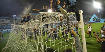 Festejos del equipo femenino de Belgrano que se coronó campeón en el fútbol de la AFA. (Facundo Luque)