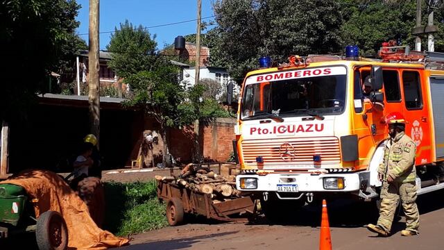 Puerto Iguazú: esta mañana volcó un tractor