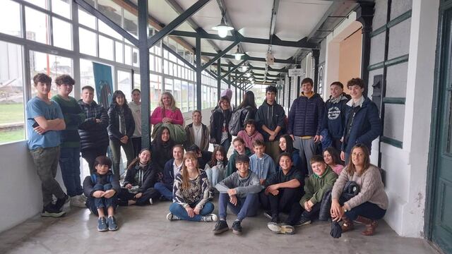 Alumnos de diferentes establecimientos educativos visitan el Centro Cultural La Estación de Tres Arroyos