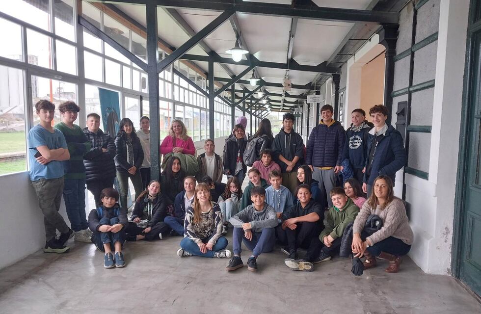 Alumnos de diferentes establecimientos educativos visitan el Centro Cultural La Estación de Tres Arroyos