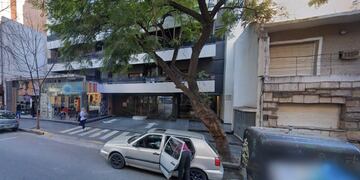 En calle Obispo Trejo 1.045, entraron por un balcón para robarle a un estudiante.
