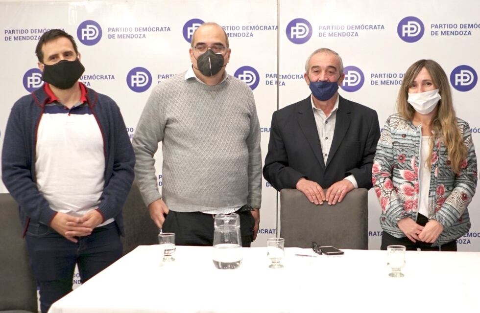 Alianza política: Libertarios y Uni2 se unen al Patido Demóctra y MendoExit