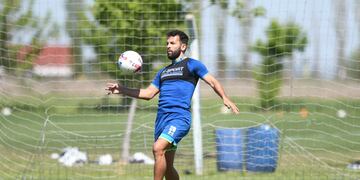 Lucas Gamba fue incluido entre los convocados de Rosario Central y podría sumar minutos frente a Patronato. (@RosarioCentral)