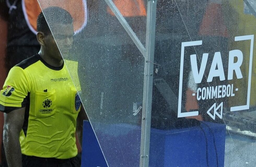 Desde AFA aseguraron que el VAR va a llegar al fútbol argentino entre febrero y marzo