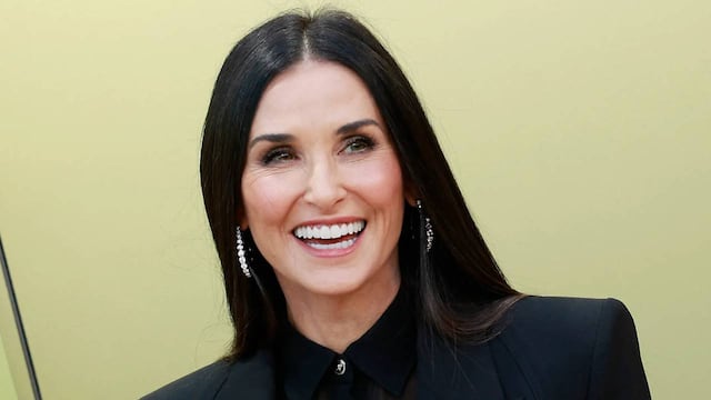 Flamante abuela: a los 60 años, Demi Moore posó en microbikini de leopardo