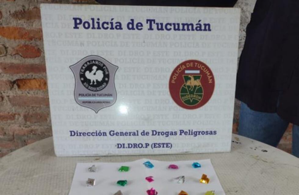 La policía paró a un joven en la calle y descubrió que llevaba 20 dosis de droga