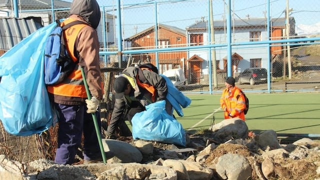 Ushuaia: realizan limpieza y recolección de residuos voluminosos