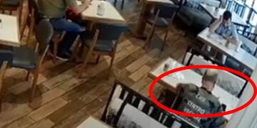 La joven increpó al cliente y subió el video del momento a las redes sociales.