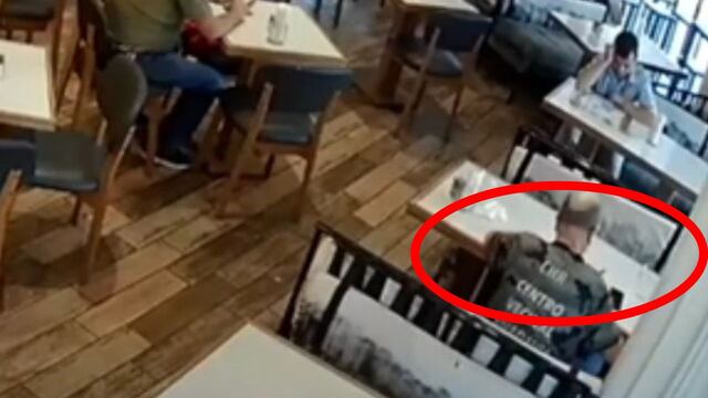 La joven increpó al cliente y subió el video del momento a las redes sociales.