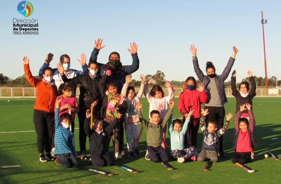 La Escuelita Barrial de Hockey sobre Césped entrenó en la nueva cancha
