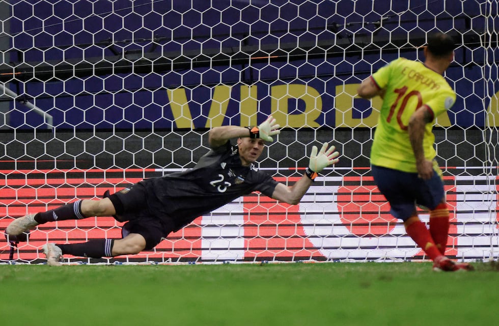 Emiliano Martínez, el héroe de los penales ante Colombia que apuró a sus rivales: “Lo siento pero te como”