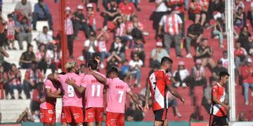 Instituto enfrentó a Maipú en Alta Córdoba, en el marco de un amistoso de cara a su presentación en las semifinales del Reducido por el segundo ascenso de la Primera Nacional. (Facundo Luque / La Voz)