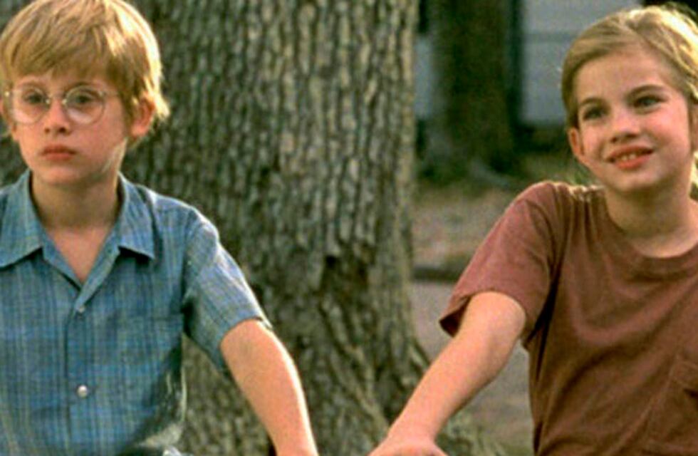 “Mi primer beso”, la película de amistad y amor iniciático, cumple 30 años