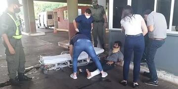 Empleado de Migraciones de Puerto Iguazú fue atropellado en uno de los carriles de ingreso al país.