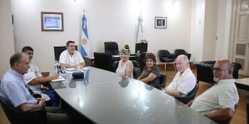 Medina Ruiz en reunión con la Academia de Salud.