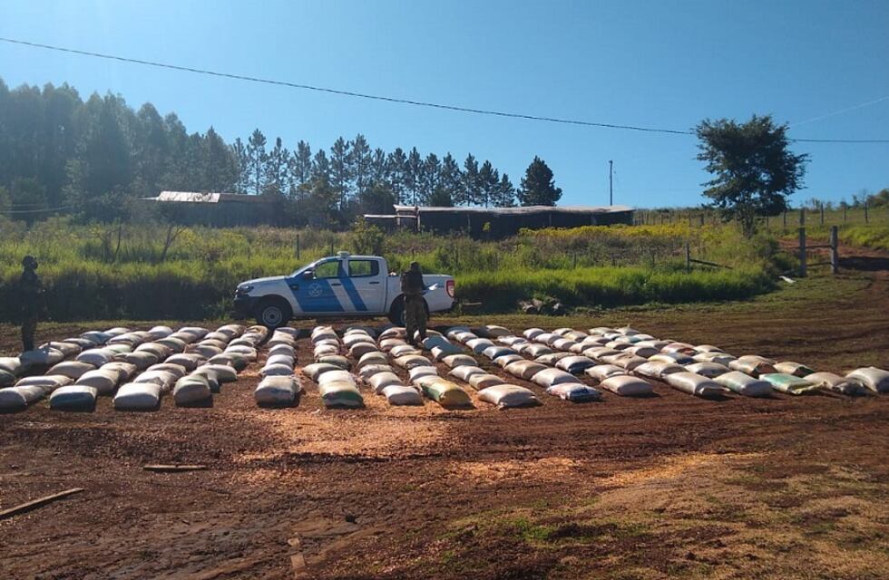 Prefectura Naval Argentina decomisó 6 toneladas de maíz sin aval