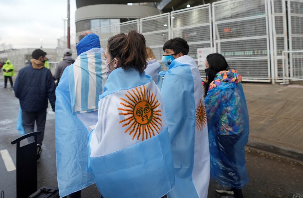 Lo malo de la vuelta del público en Argentina-Bolivia: entradas falsas, incidentes y detenidos