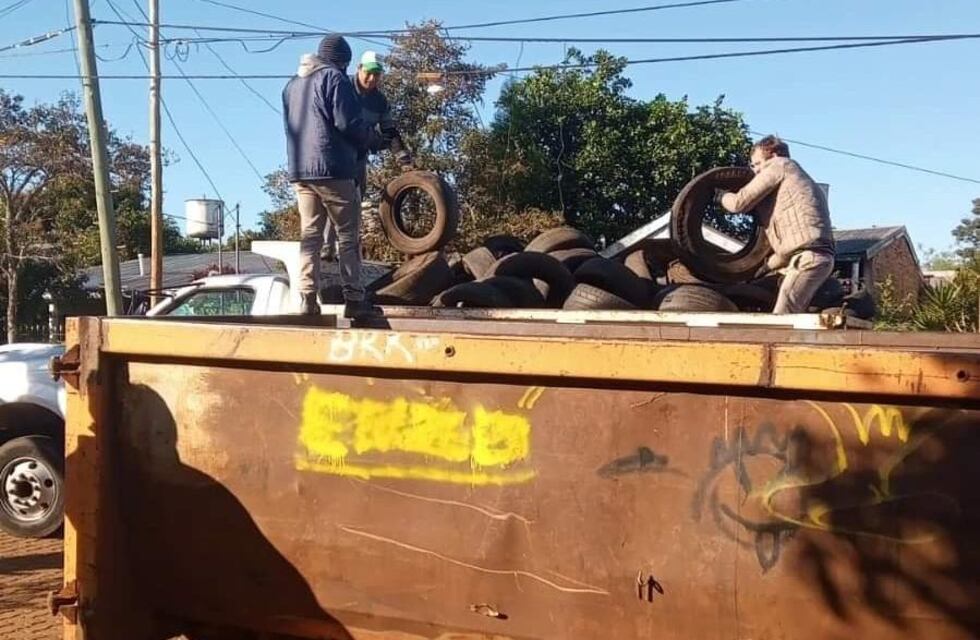 Realizan operativos de descacharrado en Itaembé Guazú para reducir los criaderos de dengue