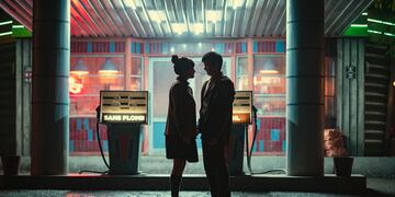 Otis y Maeve en uno de los momentos definitivos de la tercera temporada de la serie británica. (Sam Taylor/NETFLIX).