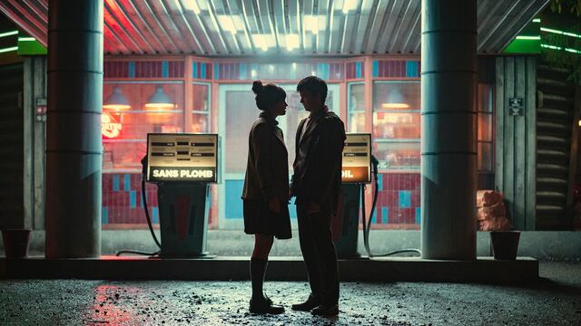 Otis y Maeve en uno de los momentos definitivos de la tercera temporada de la serie británica. (Sam Taylor/NETFLIX).