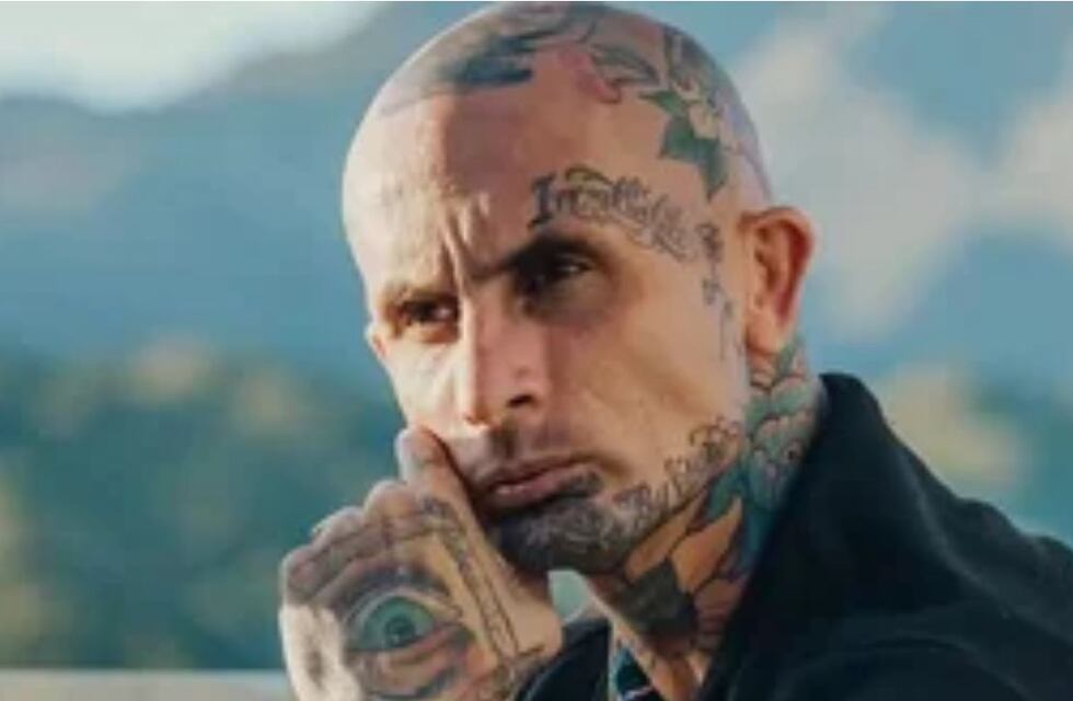 Emanuel Noir de Ke Personajes adquirió un auto deportivo de lujo: “Los logros se celebran”