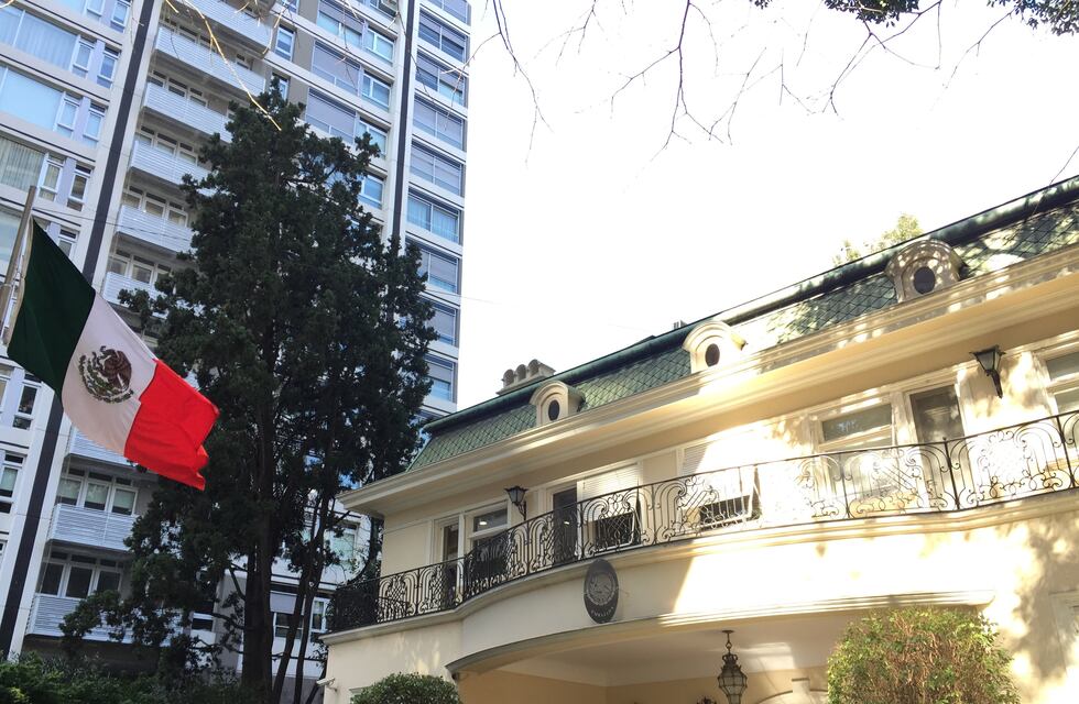 Detuvieron al exdiplomático que se había atrincherado en la Embajada de México