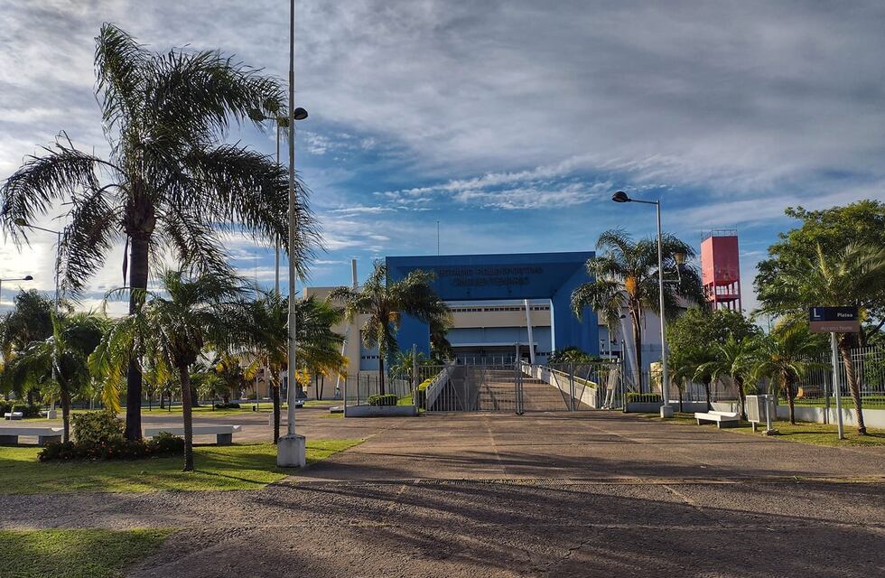 Estadio Cincuentenario: trasladaron a madres con hijos a un hotel, originarios volverían al oeste y personal de salud a Clorinda