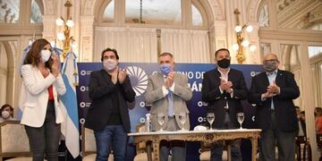 Jaldo anunció un bono extraordinario para los estatales.