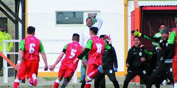 Empate 1-1 en el arranque del Torneo Regional. Foto: El Surenio