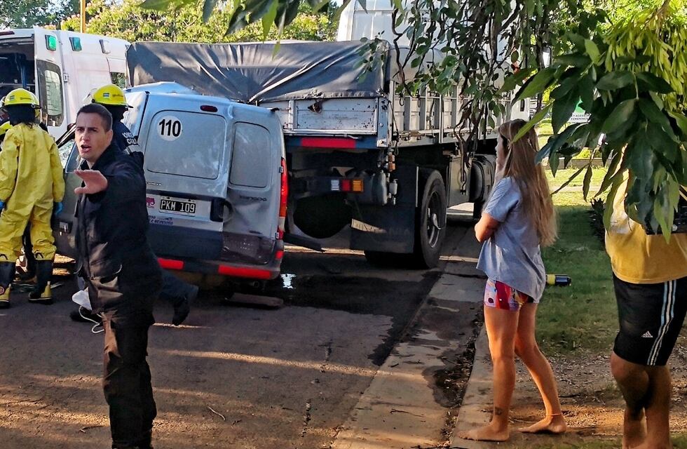 Dolor en Casilda: tres jóvenes chocaron con un camión estacionado y murieron