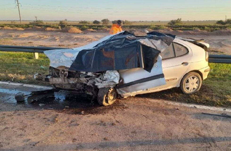 Un choque frontal al este de Córdoba dejó un muerto y dos heridos de gravedad