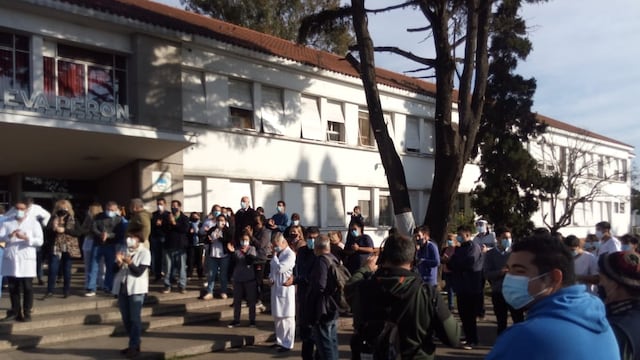 La concentración se llevó a cabo en la puerta principal este jueves a la mañana.