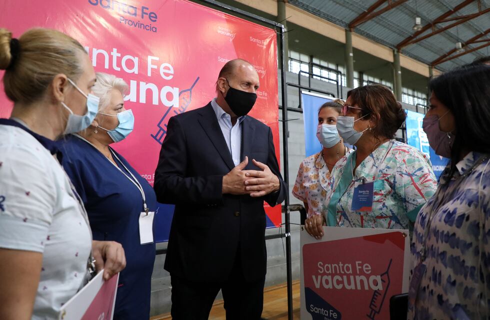 Perotti confía en vacunar a los docentes santafesinos antes del 15 de marzo