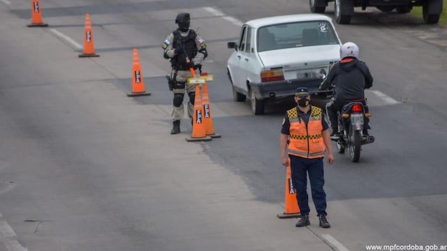 Policía Caminera en control vehicular.