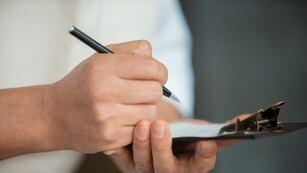 Una importante cadena gastronómica busca empleados en Córdoba y ofrece sueldos cercanos al millón de pesos. (Imagen ilustrativa)