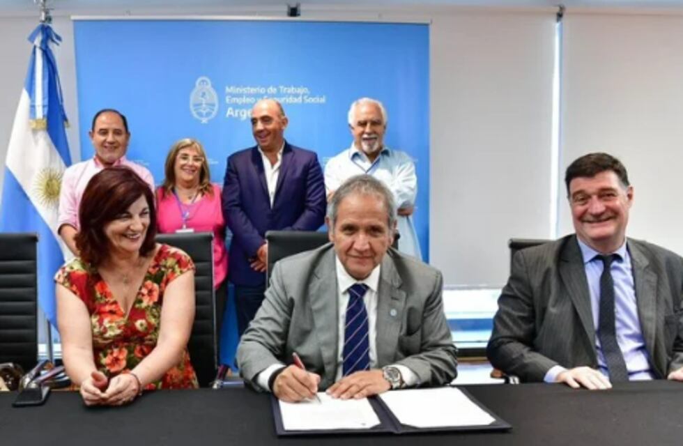 Bancarios acordaron un aumento de 32,5% en paritarias, además de la primera compensación por Ganancias de hasta $450 mil