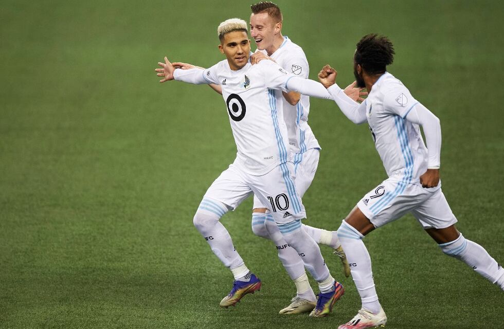 Golazo y asistencia de “Bebelo” Reynoso en la final de conferencia en la MLS