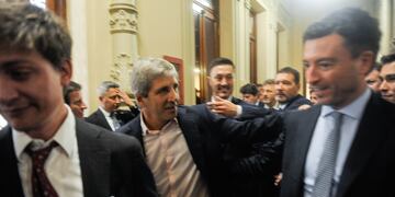 Rodrigo De Loredo con Luis y Santiago Caputo durante la apertura de sesiones (Foto: Federico López Claro)