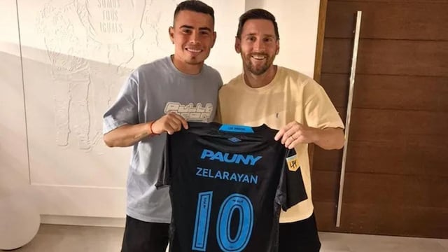 El "Chino" Zelarayán y la 10 de Belgrano en buenas manos, las de Lio Messi.